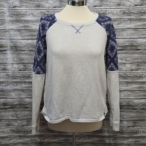 Roxy beige sweater with blue crochet sleeves